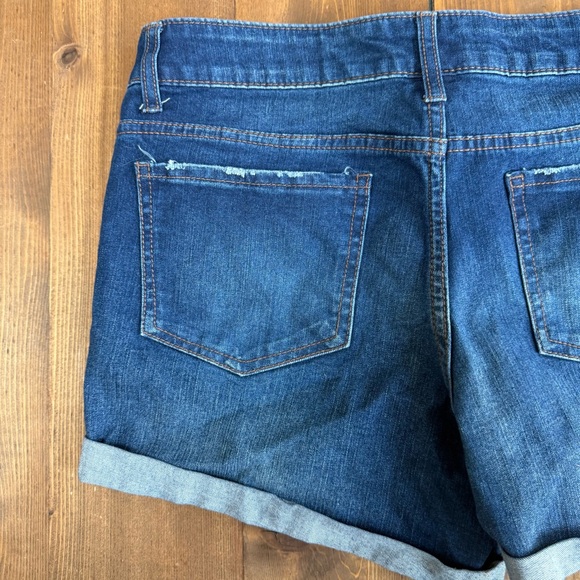 Time and Tru Medium Wash Denim Jean Shorts - Picture 8 of 9